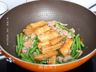 下饭开胃菜，豆腐焖豆角的做法步骤：4