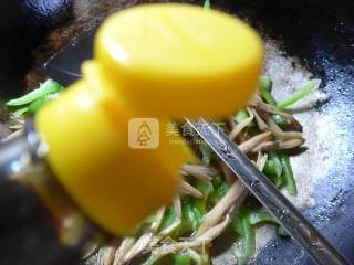 尖椒炒黄花菜的做法步骤：5