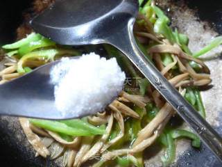 尖椒炒黄花菜的做法步骤：6