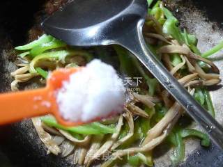 尖椒炒黄花菜的做法步骤：7