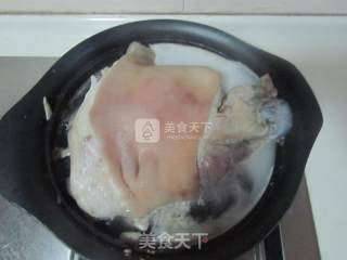 蹄花萝卜汤的做法步骤：2