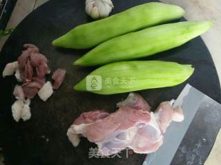 变色瓜炒肉的做法步骤：2