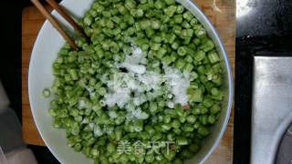 美味酸豆角的做法步骤：2