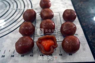 红莲蛋黄酥的做法步骤：3