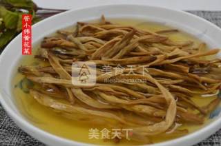 黄花菜凉拌海带丝的做法步骤：1
