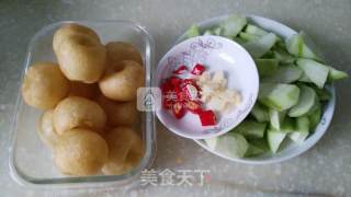 丝瓜炒面筋的做法步骤：3