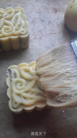 广式月饼的做法步骤：6