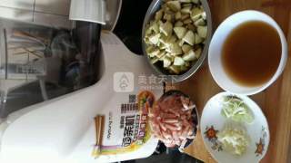 尖椒茄子肉丁打卤面的做法步骤：1