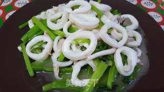 芹菜炒鱿鱼的做法步骤：4