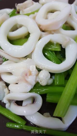 芹菜炒鱿鱼的做法步骤：6