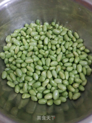 肉末毛豆的做法步骤：1