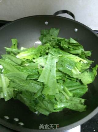 肉丸炒油麦菜的做法步骤：2