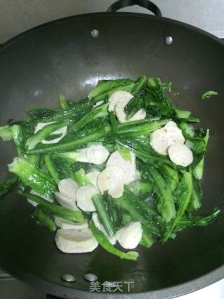 肉丸炒油麦菜的做法步骤：4