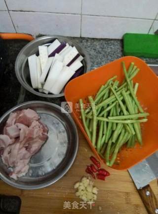 茄子豆角的做法步骤：1