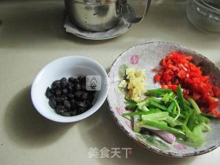 姜葱炒花甲的做法步骤：1