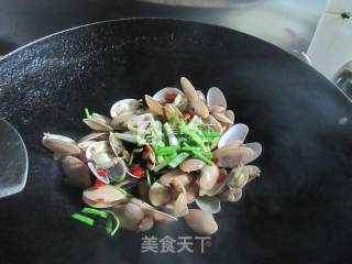 姜葱炒花甲的做法步骤：5