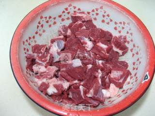 牛腩烧土豆的做法步骤：2