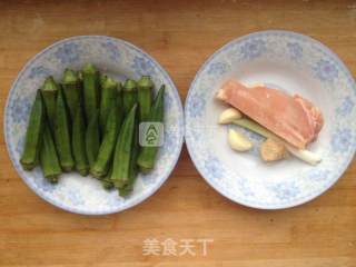 白小厨—【秋葵炒鸡肉】的做法步骤：1