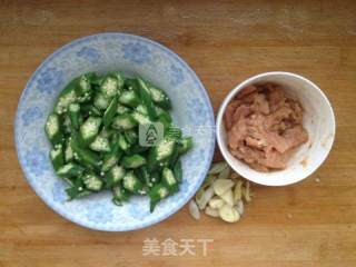 白小厨—【秋葵炒鸡肉】的做法步骤：3