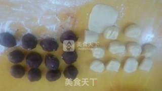 广式卡通豆沙月饼的做法步骤：4