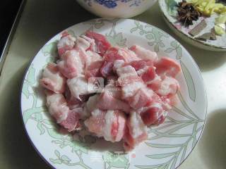 红烧肉烧板栗的做法步骤：4