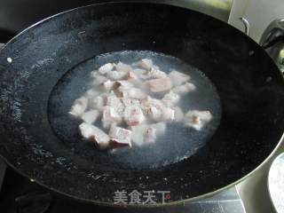 红烧肉烧板栗的做法步骤：5