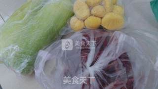 玉米板栗扇骨汤的做法步骤：1