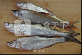 咖喱鱼的做法步骤：1