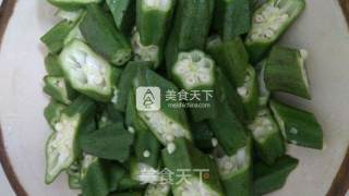 秋葵炒鸡蛋的做法步骤：2
