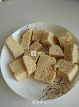 梅花肉炖小白菜冻豆腐的做法步骤：3