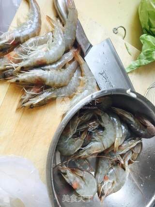 油焖大虾的做法步骤：1