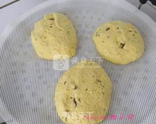 蜜枣豆渣玉米饼的做法步骤：6