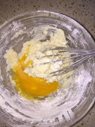 蜜红豆戚风蛋糕卷的做法步骤：4