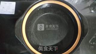 海鲜砂锅面的做法步骤：1