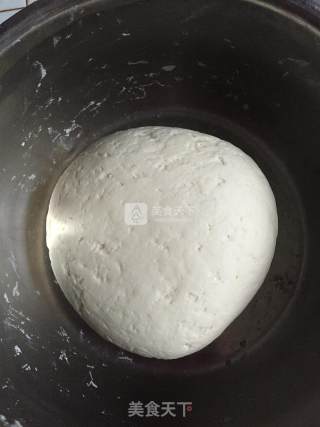 美味椒盐花卷的做法步骤：1