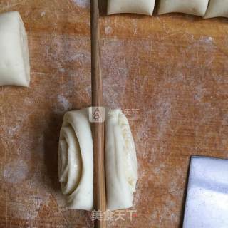 美味椒盐花卷的做法步骤：6