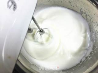 超级Q不会开裂的~芒果蛋糕卷的做法步骤：7