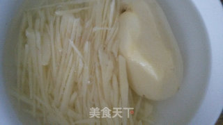 黑芝麻土豆丝的做法步骤：1