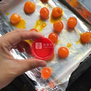 蛋黄酥的做法步骤：3
