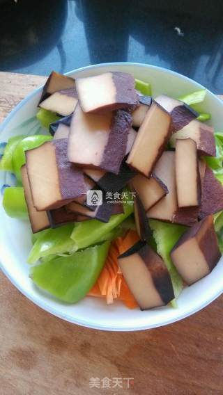 风味腊肉小炒的做法步骤：1