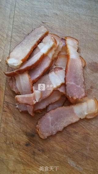 风味腊肉小炒的做法步骤：2
