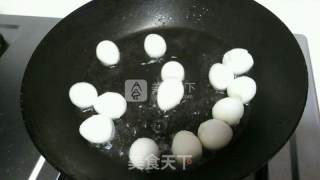 五彩虎皮鹌鹑蛋的做法步骤：1