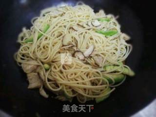 奶香牛油果酱鸡肉意面的做法步骤：12