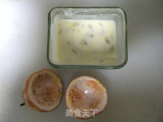 酸奶百香果VS蜂蜜百香果茶的做法步骤：3