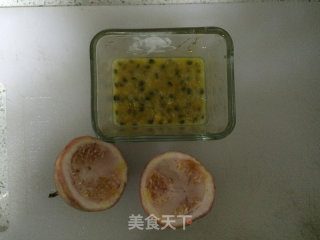 酸奶百香果VS蜂蜜百香果茶的做法步骤：4