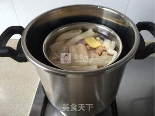 莲子竹荪土鸡汤的做法步骤：7