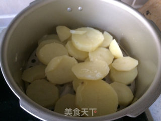芦笋土豆饼的做法步骤：4
