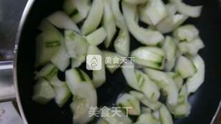 西红柿黄瓜炒年糕的做法步骤：4