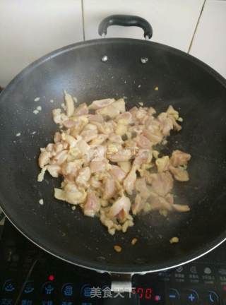 芹菜炒鸡肉的做法步骤：4