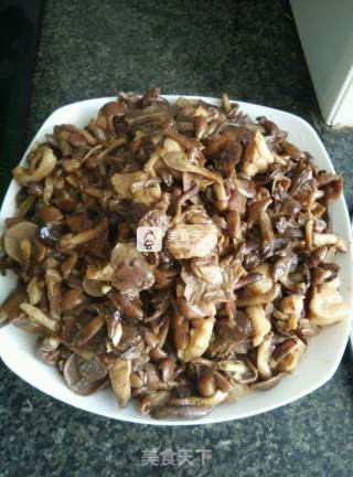 蘑菇炒鸡肉的做法步骤：5